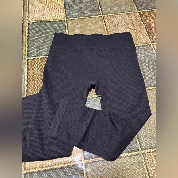 Classic Black women Leggings - Picture 2 of 4